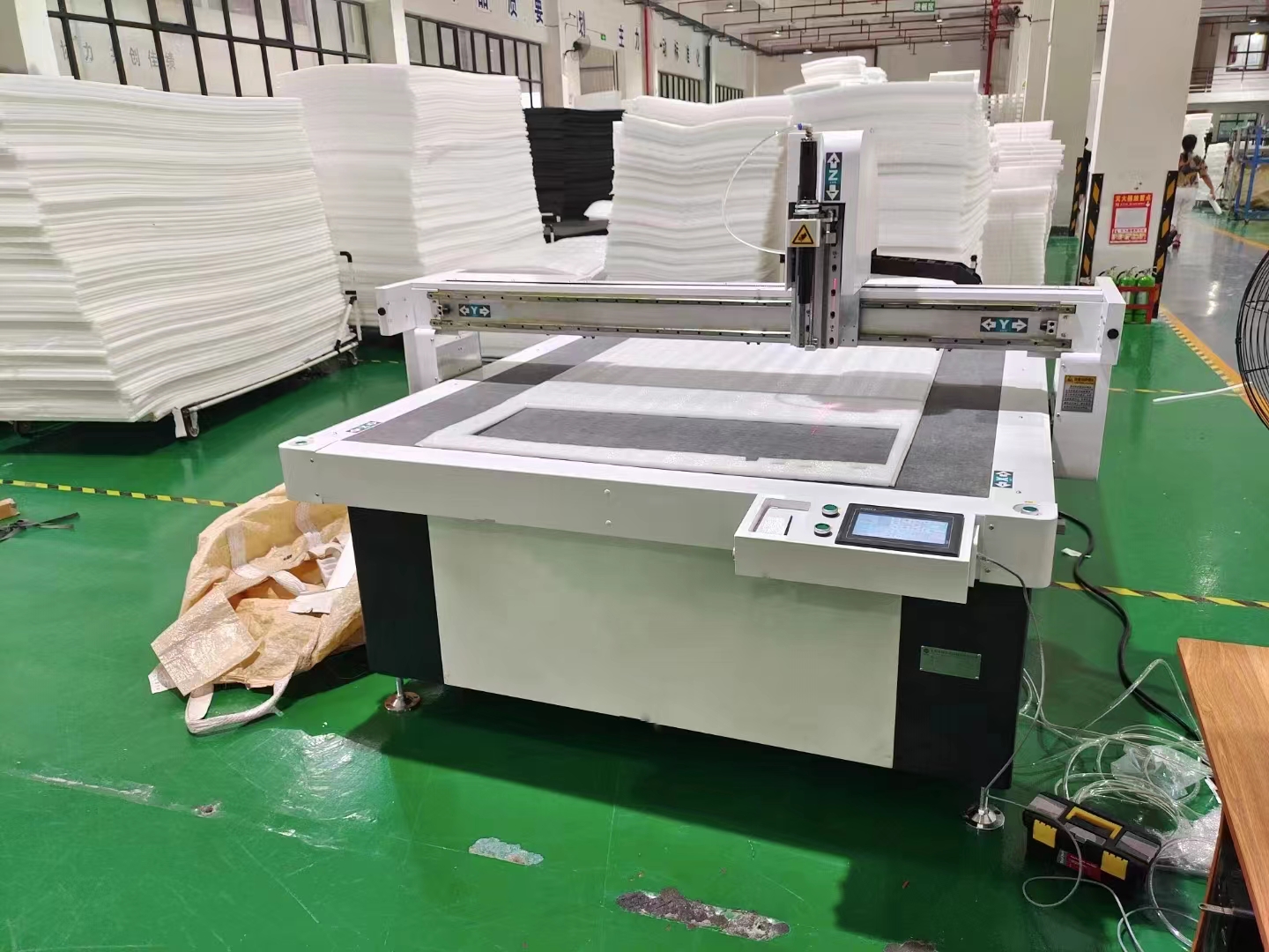 Cnc digital cutter-QN1625 cnc knife cutting machine with hei