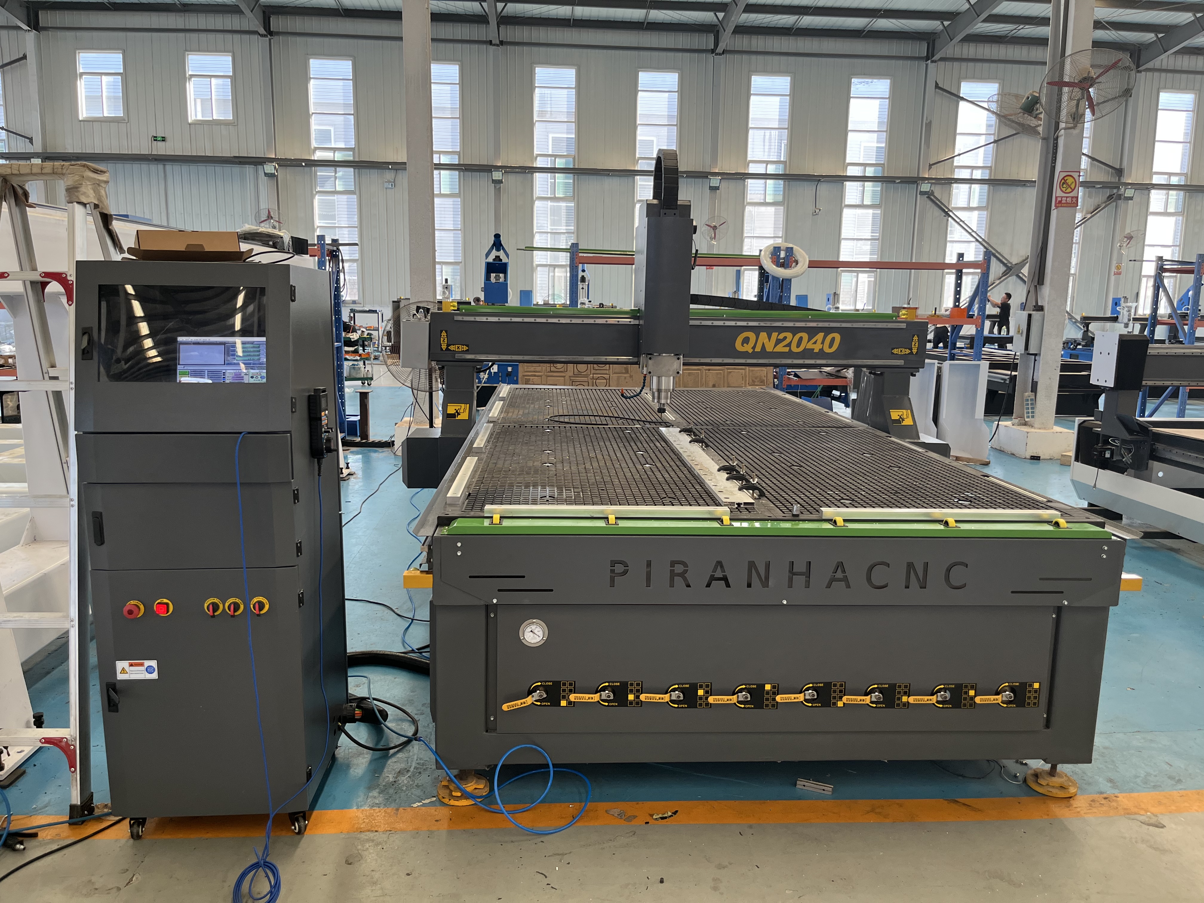 QN2040 cnc router with servo motor for aluminum cutting