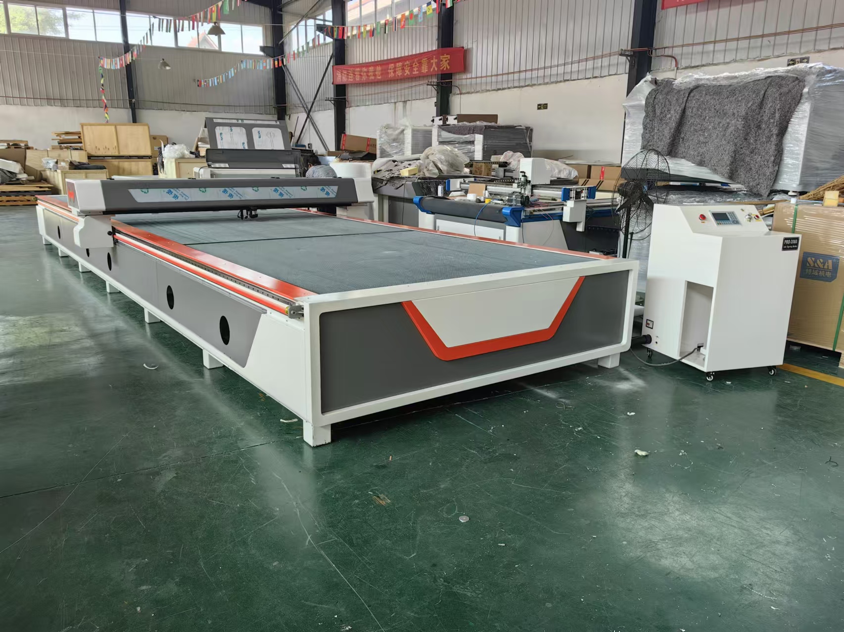 big size 2mx8m dual heads co2 laser cutting machine is finis