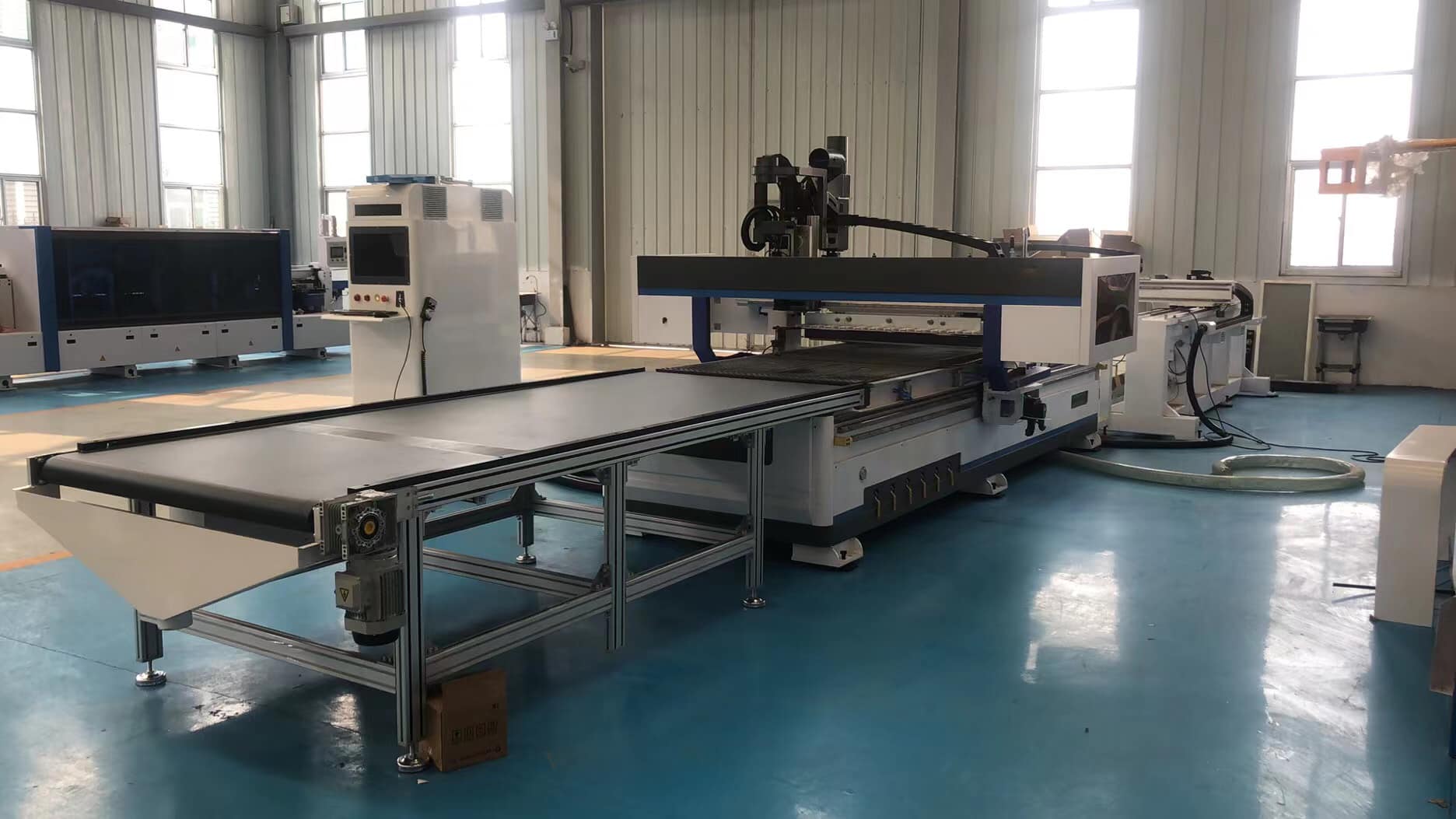 why choose auto loading and unloading cnc router?