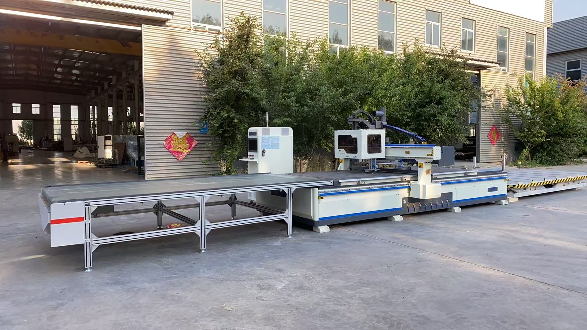 2000x4000mm nesting cnc router with auto loading and unloadi